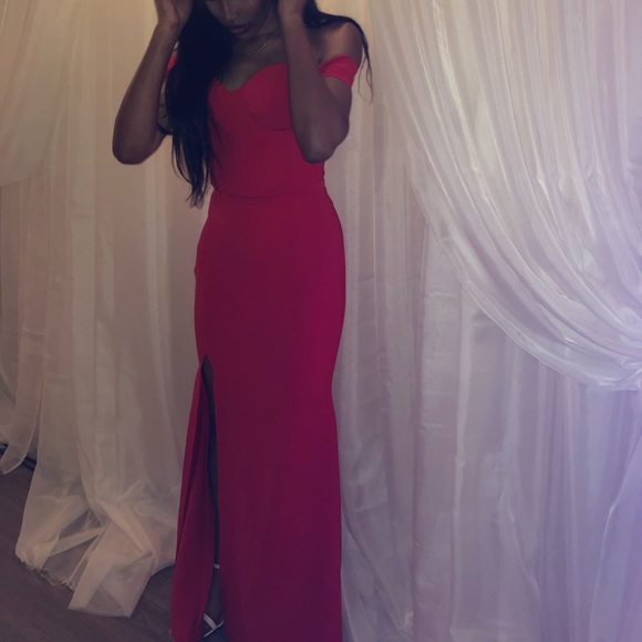 SWEET AND SULTRY PROM DRESS - Picture 2 of 4